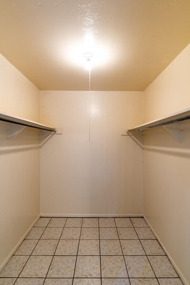 Building Photo - 206 Princeton Dr SE