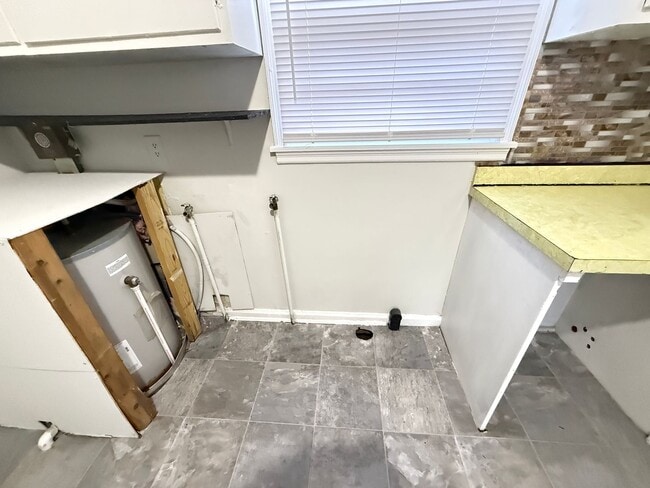 Building Photo - 2825 Amherst Rd