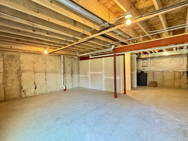 Building Photo - 15036 W Cyrus Dr