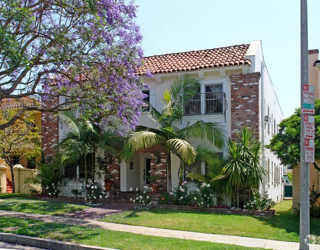 Building Photo - 144 N La Peer Dr