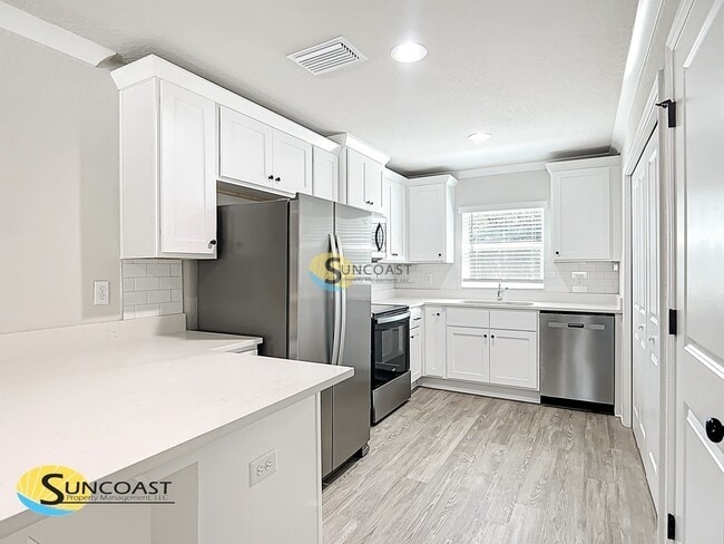 Building Photo - 121 Midway Rd