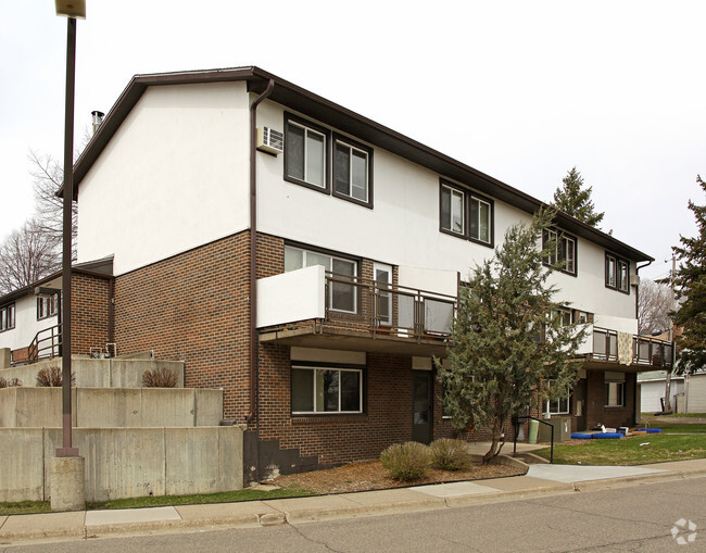 Primary Photo - Hanover Townhouses