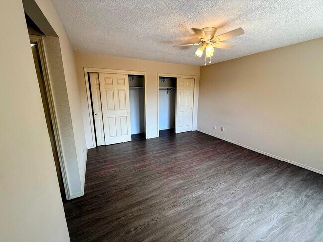 Building Photo - 2900 Vista Del Rey NE
