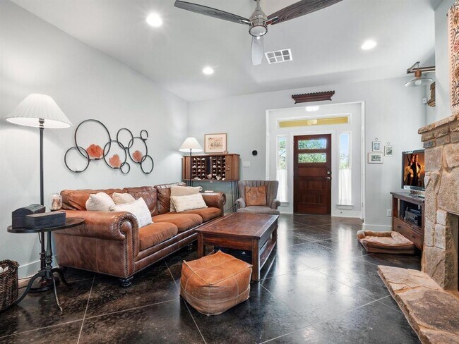 Building Photo - 10103 Twin Lake Loop