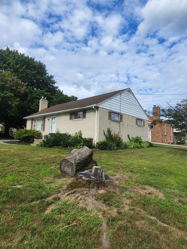Building Photo - 2 br, 1 bath House - 1901 N. SHERMAN STREET