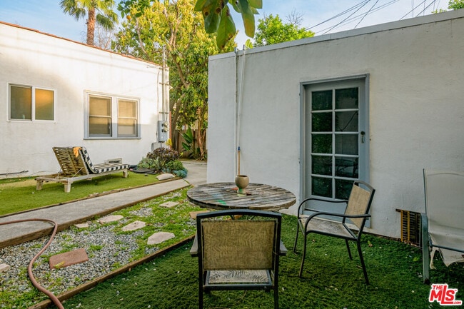 Building Photo - 1145 Poinsettia Dr