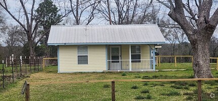 Building Photo - Fully furnished 1 bedroom 1 bathroom cottage