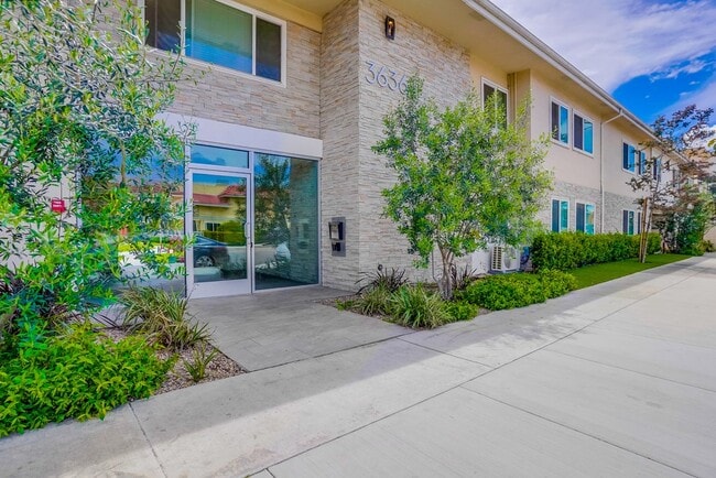 Entrance - Convenient Inglewood Living Near SoFi & 105 Freeway!