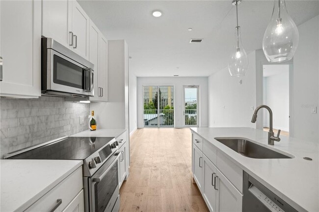 Building Photo - 600 3rd Ave S