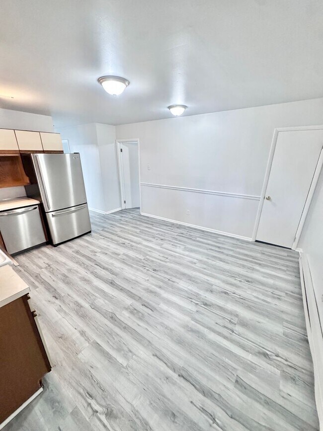 Building Photo - 8361 Schantz Rd