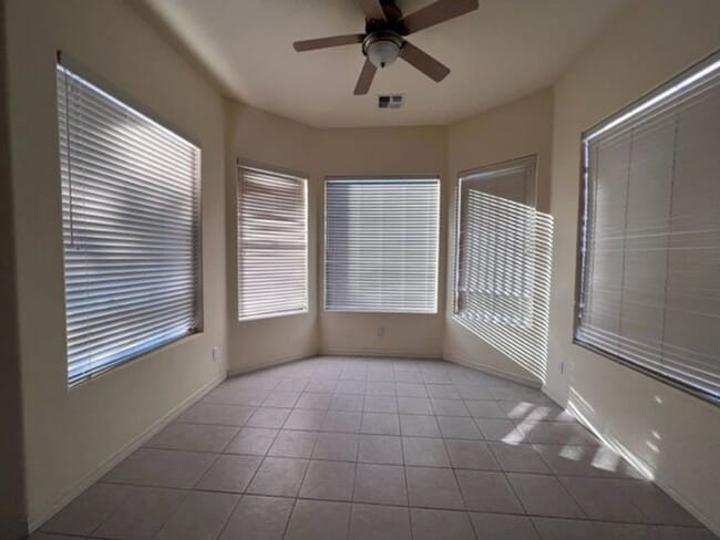 Building Photo - 3 Bed 2 Bath Golf Gated Community Pet Friendly,Boat Garage. Bullhead Parkway