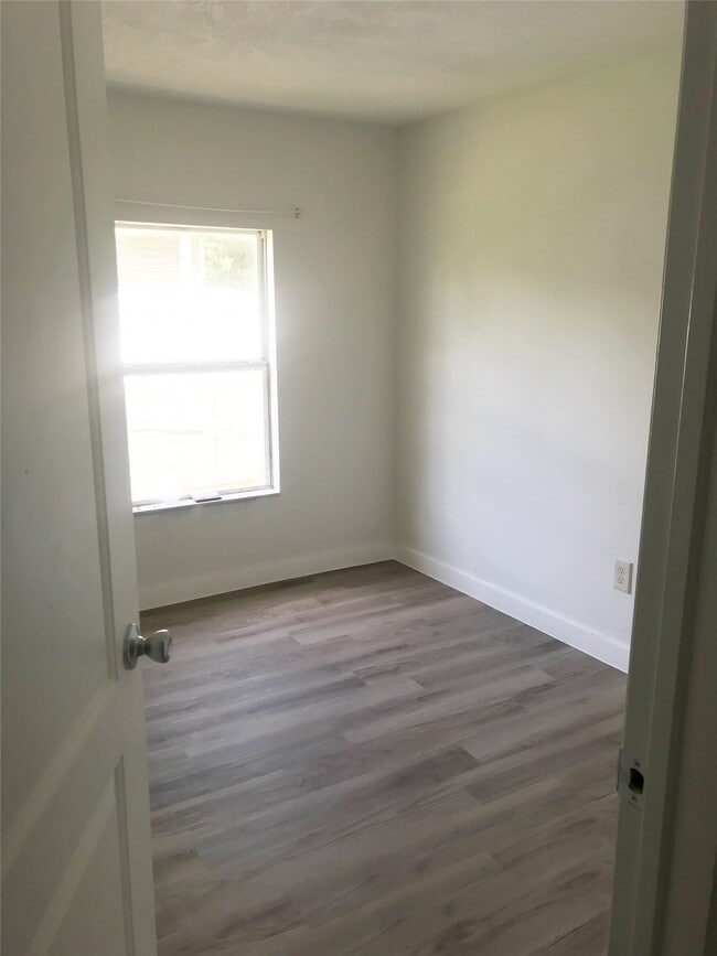 Building Photo - 3510 Fox Dr