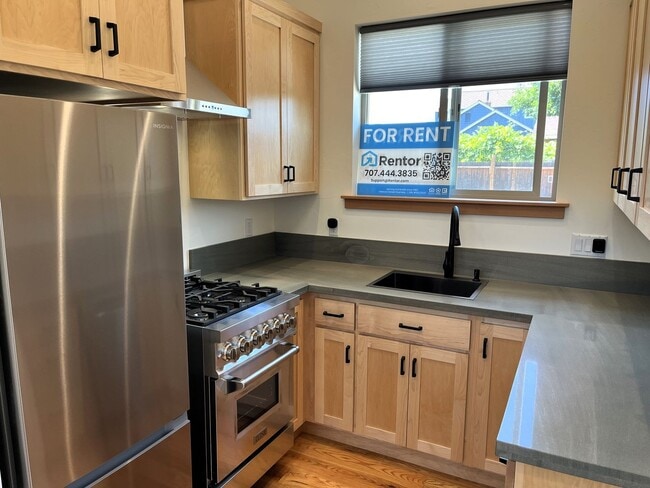 Building Photo - Charming Pet-Friendly Brand New 1 Bedroom ...