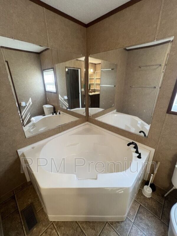 Building Photo - 5510 Lavey Ln