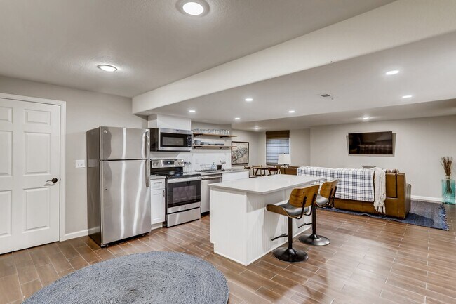 Building Photo - 6805 S Quantock Way