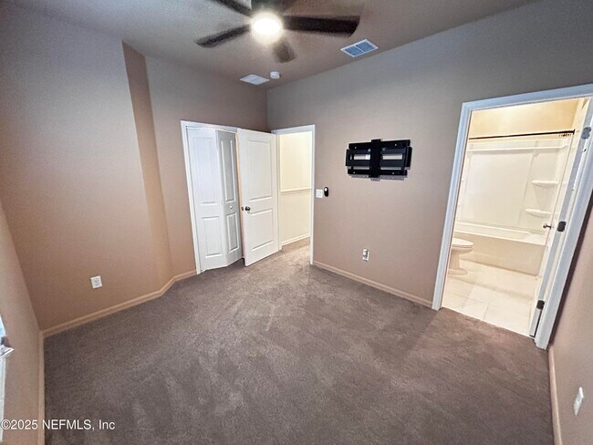 Building Photo - 379 Annies Pl