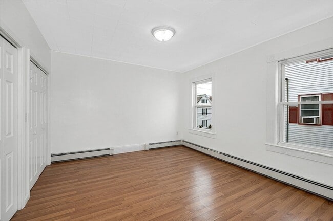 Building Photo - 220 Concord St