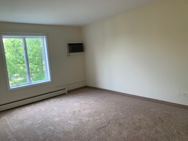 Building Photo - 4221 Saratoga Ave