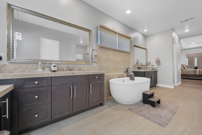 Building Photo - 81675-675 Thunder Gulch Way