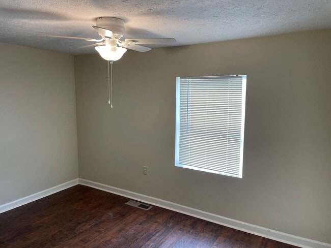 Building Photo - 3/1 House in Kingston $995