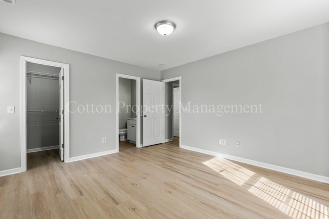 Building Photo - 406 N Dickerson St