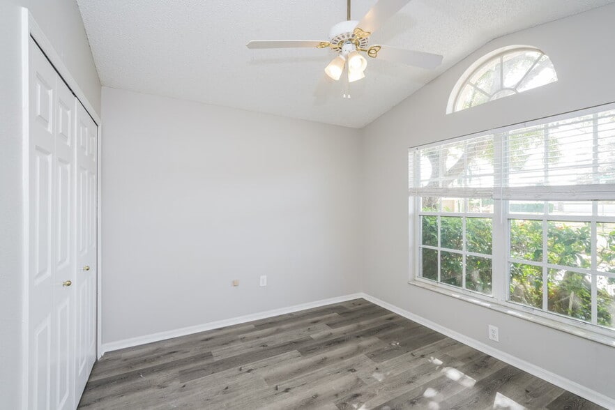 Building Photo - 9233 Buena Mesa Dr