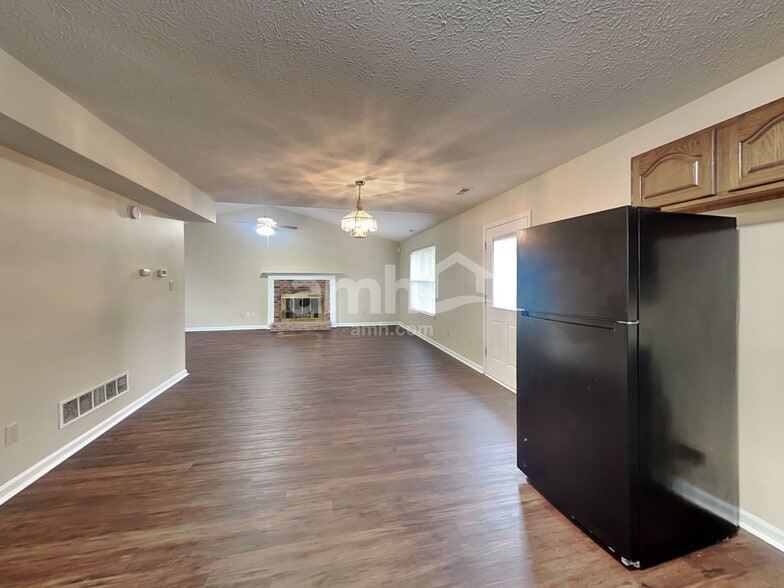 Building Photo - 297 Concord Way