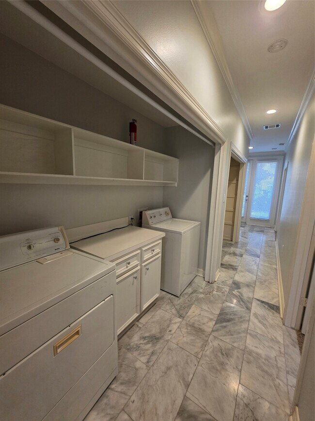 Building Photo - 1714 Roy St