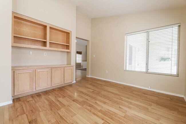 Building Photo - Sun City Summerlin - Golf Course Community...