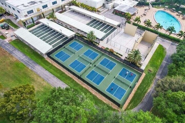 Building Photo - 212 Northampton K