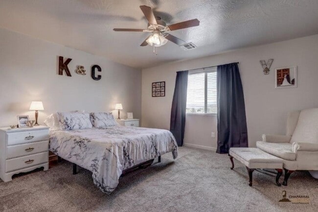 Building Photo - Pet Friendly: 3 Bedroom Fossil Hills Townhome With 2 Car Garage
