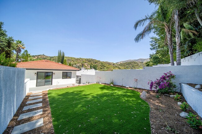 Building Photo - 9455 Hillhaven Ave