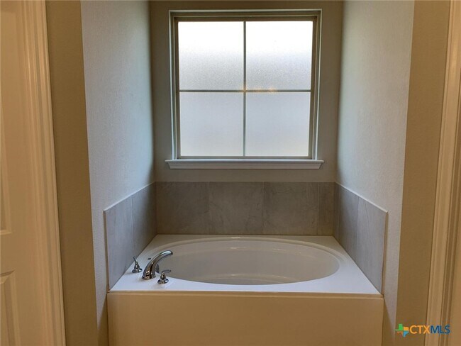 Building Photo - 1311 Kiskadee Branch Dr