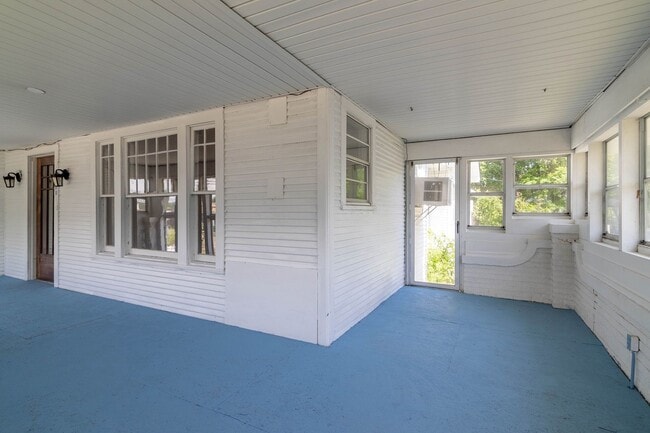 Building Photo - 108 Blount St
