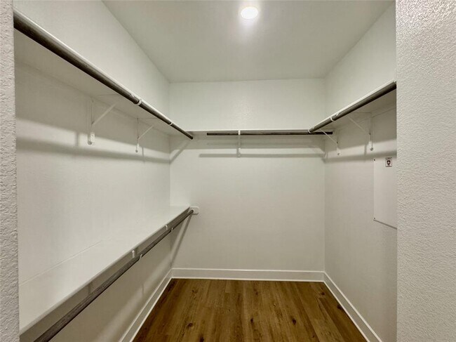 Building Photo - 509 Three Feathers Ct