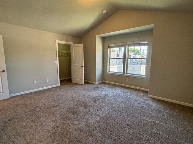 Building Photo - Modern Townhome Available in Wilsonville