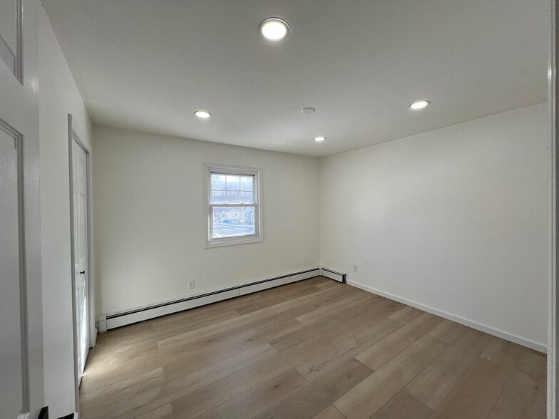 Building Photo - 222 Freida St