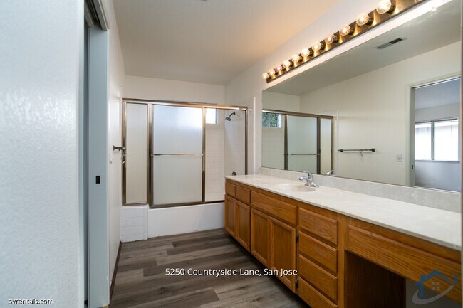 Building Photo - 5250 Countryside Ln