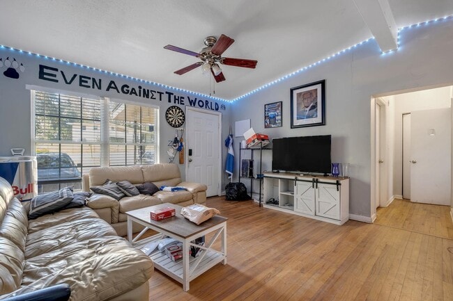 Building Photo - 1674 Sharkey St