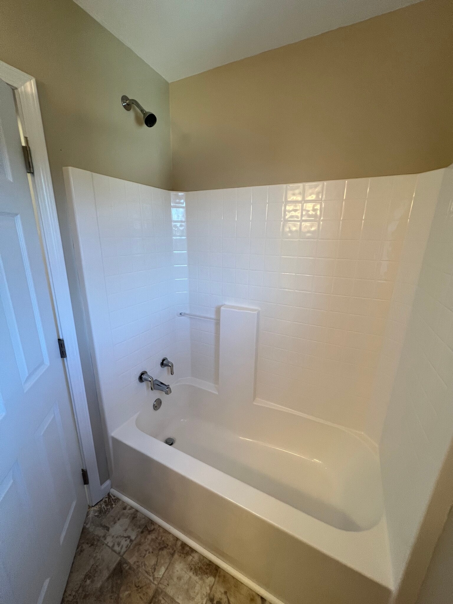Full bathroom #2 - 176 Duer St