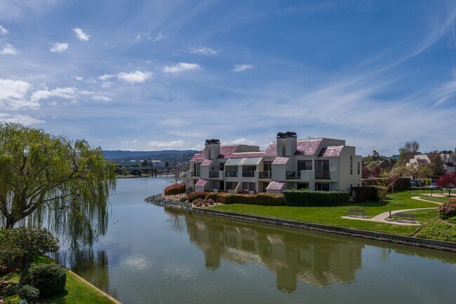 Building Photo - Waterfront Property with Stunning Views, L...