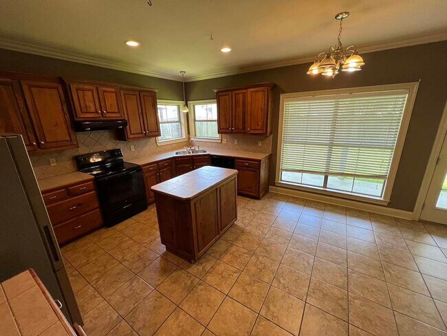 Building Photo - 3995 Water Oak Dr