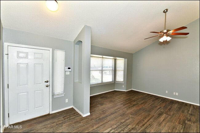 Building Photo - 804 Margarita St