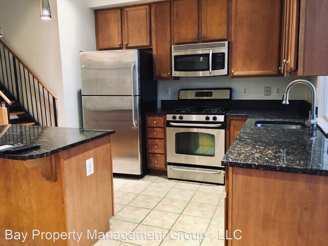 Building Photo - 3 br, 2.5 bath House - 118 Station North Mews