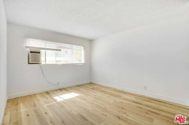 Building Photo - 9000 Clifton Wy