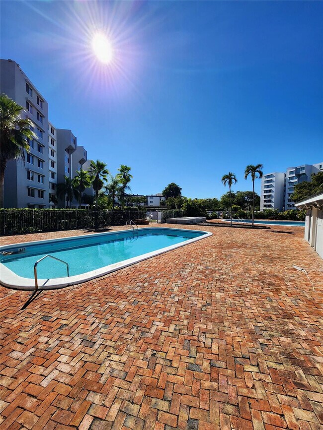 Building Photo - 9001 SW 77th Ave