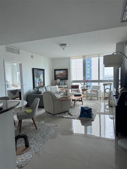 Building Photo - 300 S Biscayne Blvd