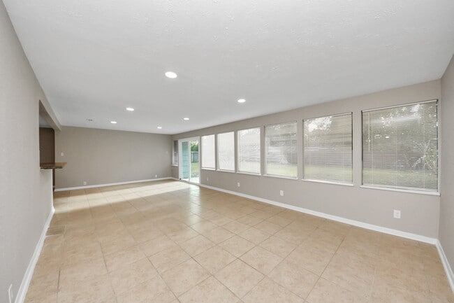 Building Photo - 7914 Marinette Dr