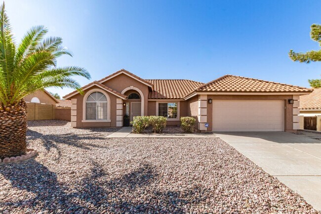 Building Photo - Fantastic Home with Private Pool and NO HOA!