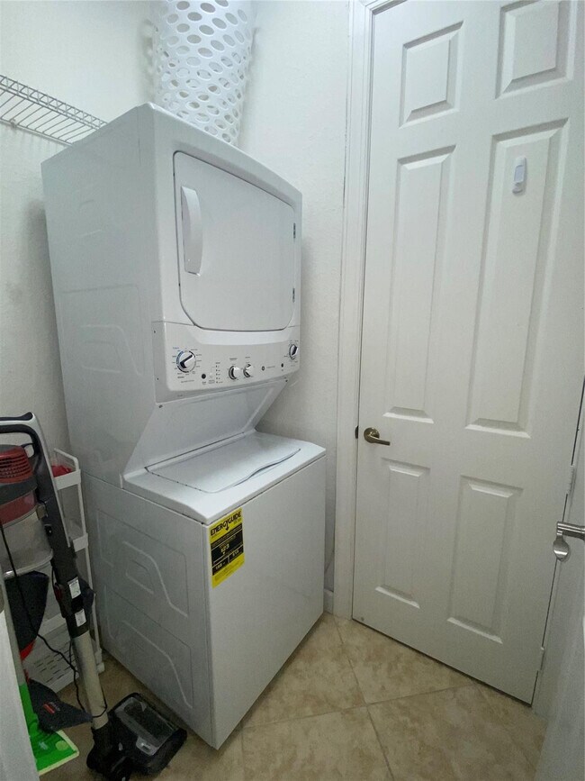 Building Photo - 8203 NW 128th Ln